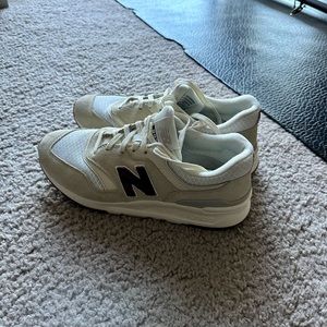 New Balance sneakers - worn size 8